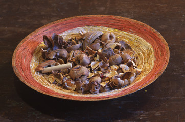 Pout pourri on a table