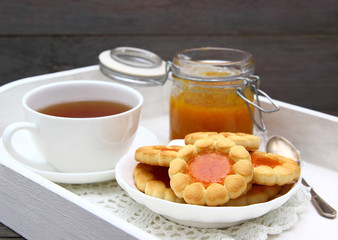 Cookies with orange marmalade.