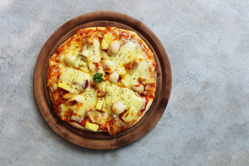mini pizza on wooden plate