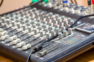 sound mixing console