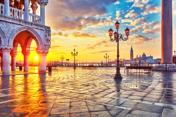 Naklejka premium Piazza San Marco at sunrise, Vinice, Italy