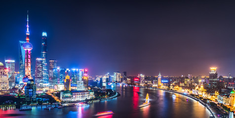 Shanghai-Skyline nachts in China.