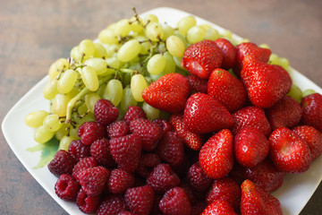Plate mix of strawberries, raspberries and grapes