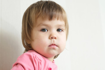Naklejka premium Cute little girl portrait
