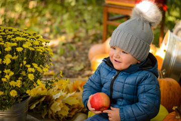 little kid with apple