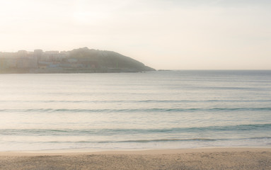 Fototapeta na wymiar Oceano, spiaggia e orizzonte. Il panorama di La Coruna, in Spagna 