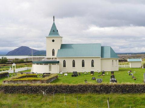 Kirche von Reykjahl&iacute;&eth; am See Myvatn in Island