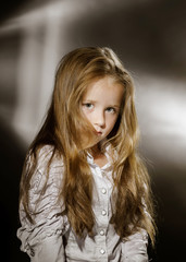 Fototapeta premium Expressive preschooler girl portrait in harcourt vintage style