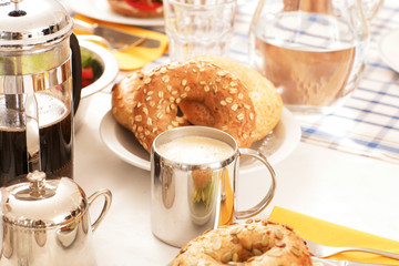 Cappuccino und Bagel