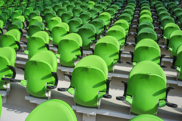 Obraz premium Seating rows in a stadium with weathered chairs