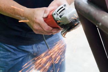 Metal grinding on steel pipe 