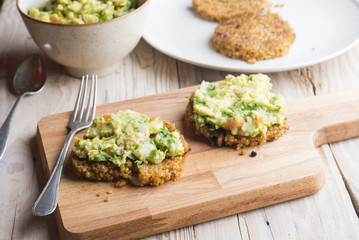 Burguers of Quinoa with Guacamole
