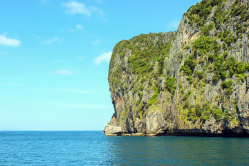 Naklejka premium Loh samah bay at phi island, krabi Thailand.