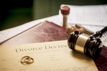 Divorce decree and wooden gavel - obrazy, fototapety, plakaty