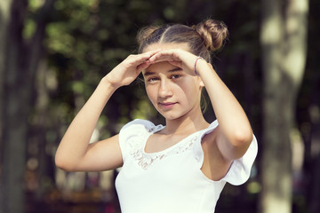 Fototapeta premium portrait of a girl in the park
