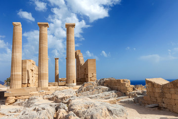 Fototapeta premium Ancient Greek pillars at the Rhodes acropolis with blue cloudy sky in the background