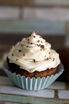 Chocolate And Vanilla Cupcakes