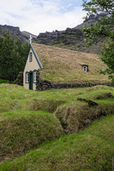 Église et cimetière de Hof, en Islande