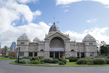 Fototapeta premium Melbourne Museum located in Carlton Gardens