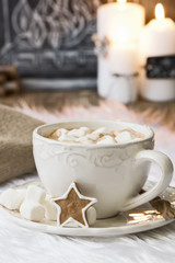 Kakao mit Marshmallow auf Fell mit Kamin Illustration