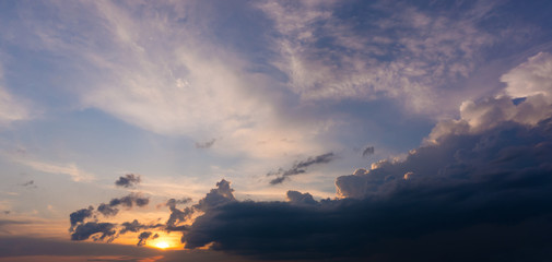 Fototapeta premium Gorgeous evening cloudscape
