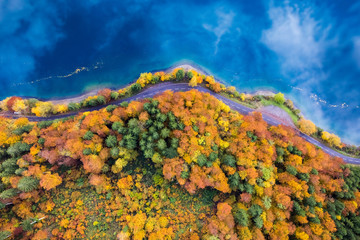 Kl&ouml;ntalersee bei Glarus in sch&ouml;nen Herbstfarben