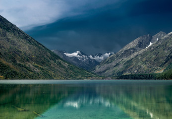 Fototapeta na wymiar Multinskoe lake before thunderstorm in the Altai mountains, Russia