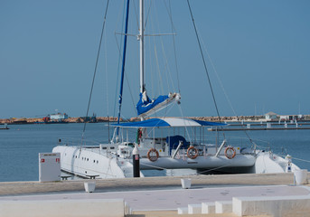 Katamaran Boot im Hafen von Varadero, Kuba