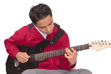 Adolescente tocando la guitarra eléctrica