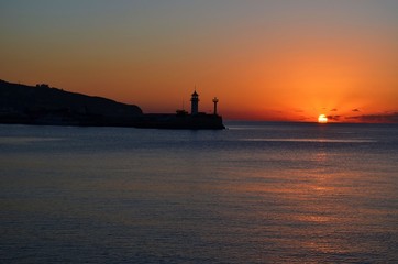 Ялтинский маяк на рассвете