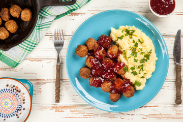Meatballs and mashed potatoes