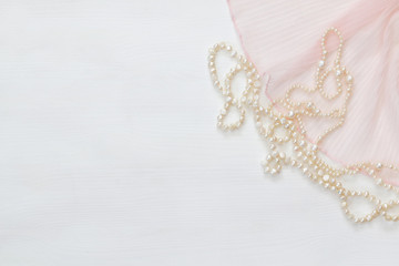 Top view image of white pearls necklace