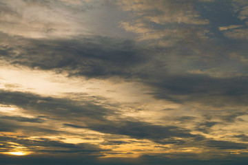 Fototapeta premium pochmurne niebo wieczorem