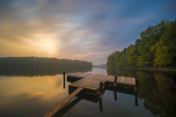 Jesienny wieczór nad jeziorem © Mike Mareen
