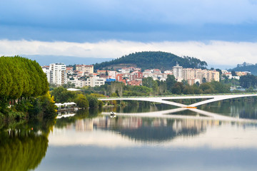 Fototapeta premium Widok miasta i rzeki, Coimbra, Portugalia
