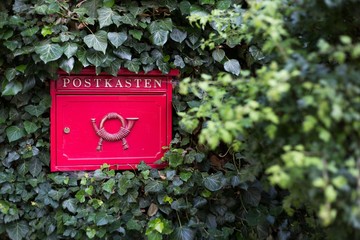the red mailbox 