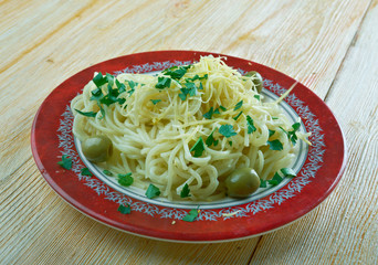 Spaghetti with cheese