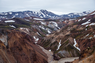 Obrazy na Szkle  Landmannalaugar. Amazing multicoloured mountains near Brennisteinsalda at the start of the Laugavegur hike in the southern highlands of Iceland