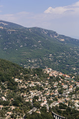 Fototapeta na wymiar Paysage provençal des Alpes-Maritimes vu de Gourdon dans le département des Alpes-Martimes, France