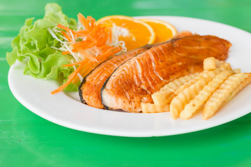 grilled fish steaks salad