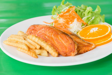grilled fish steaks salad