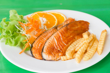 grilled fish steaks salad