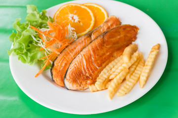 grilled fish steaks salad