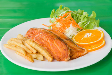 grilled fish steaks salad