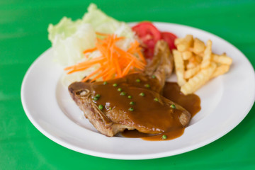 Grilled steak and vegetable salad