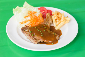 Grilled steak and vegetable salad