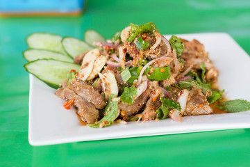 Spicy minced beef salad