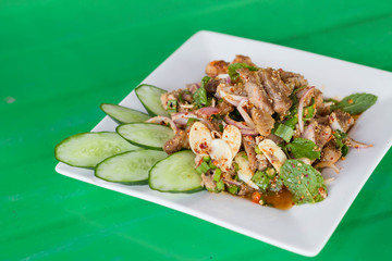 Spicy minced beef salad