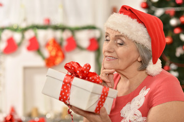 Obraz na płótnie Canvas Senior woman with gifts