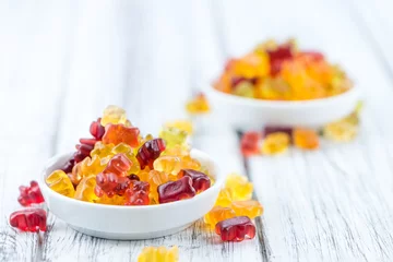 Samtvorhänge Süßigkeiten Fruity Gummy Bears (close-up shot)